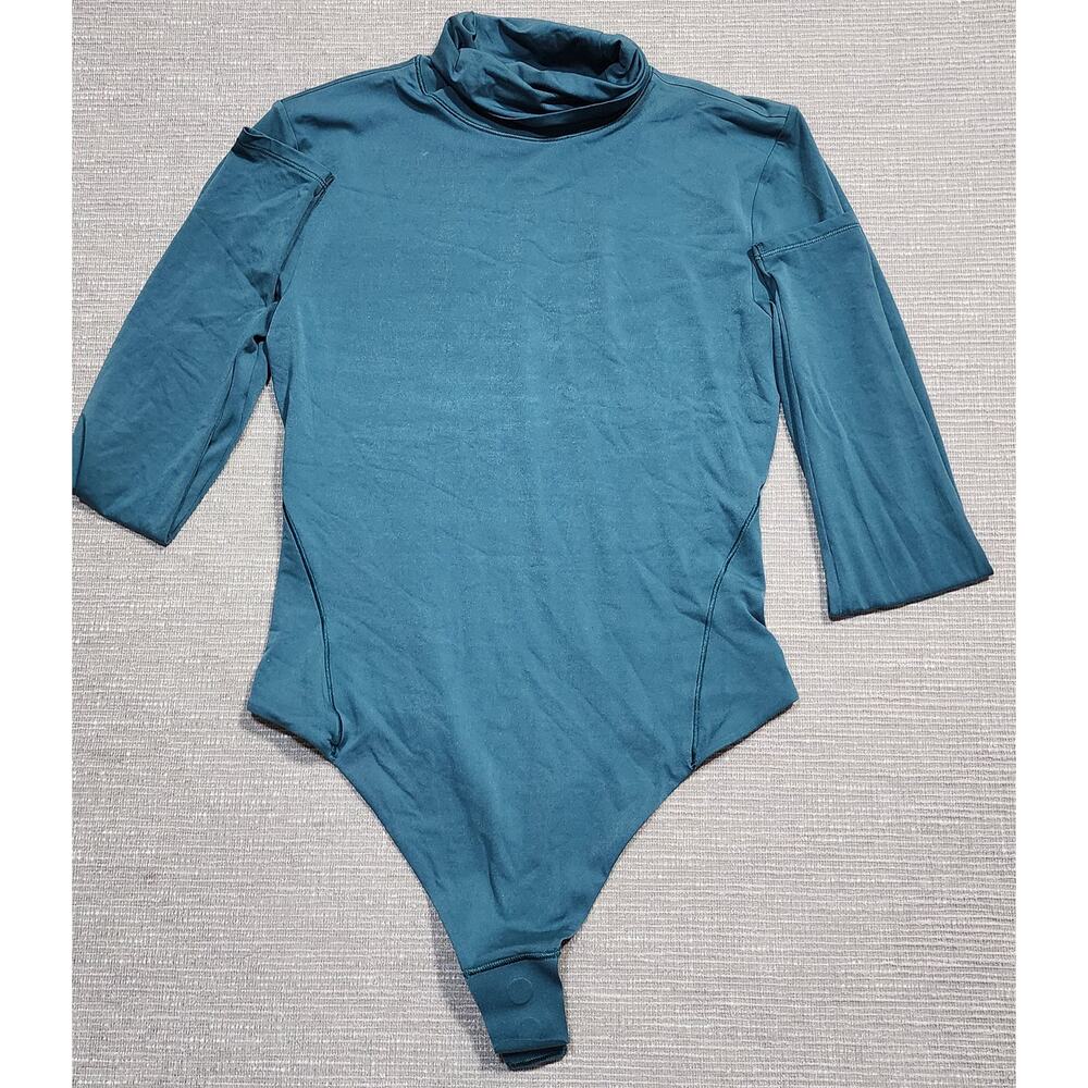 Lululemon Green Long Sleeve Bodysuit Turtleneck Snap Bottom Size‎ Small